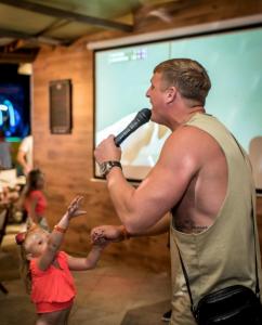 KARAOKE & COCKTAILS Fun
