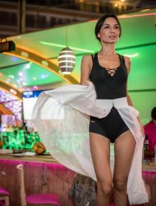 KARAOKE & COCKTAILS Fun