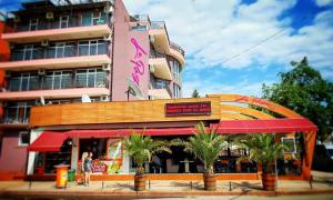 LA PIAZZA - Fun, Party, Friends