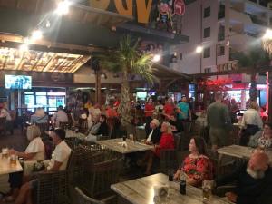 "THE FUNNY PUB" 