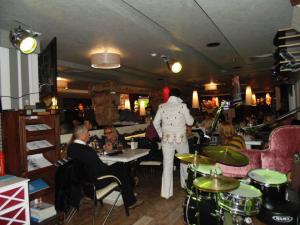 Live ELVIS Show