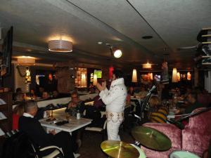 Live ELVIS Show