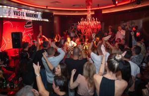 VASIL NAIDENOV Live