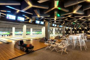 BOWLING PLAYGROUND 