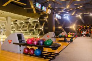 BOWLING PLAYGROUND 