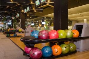 BOWLING PLAYGROUND 
