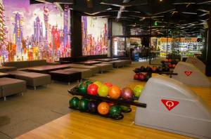 BOWLING PLAYGROUND 