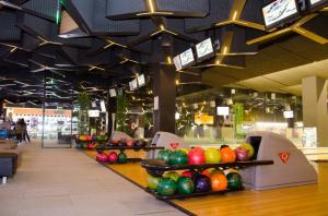 BOWLING PLAYGROUND 
