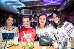 Party with FRIENDS !