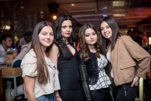 Party with FRIENDS !