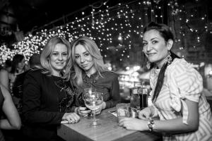 Party with FRIENDS !