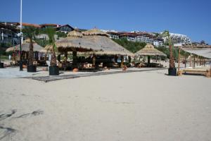 Beach Bar "LA PLAYA MARINA DINEVI" Свети Влас