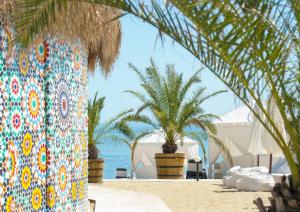 "DELETE CLUB" Oasis Beach