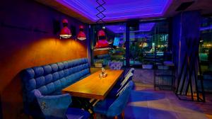 Bar & Dinner BIZARRE