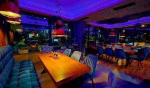 Bar & Dinner BIZARRE