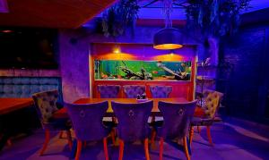 Bar & Dinner BIZARRE