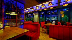 Bar & Dinner BIZARRE