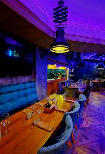 Bar & Dinner BIZARRE
