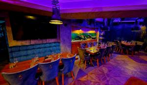 Bar & Dinner BIZARRE