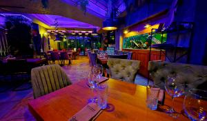 Bar & Dinner BIZARRE