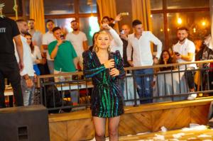 Students Party with DESISLAVA