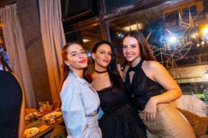 Students Party with DESISLAVA