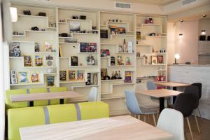 STUDIO CAFE