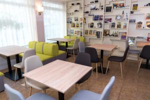 STUDIO CAFE