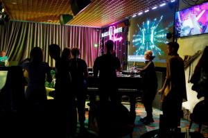 Party with VERA RUSSO