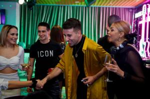 Party with VERA RUSSO