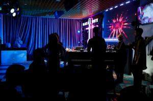 Party with VERA RUSSO