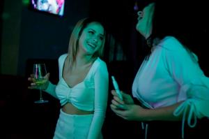 Party with VERA RUSSO