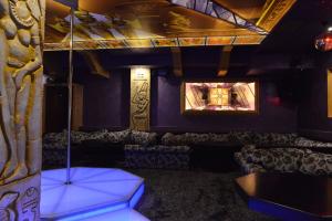 CLEOPATRA Interior