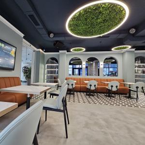 THE HIGH-END BAR