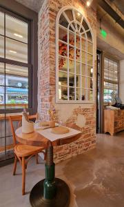 Greek Eatery KUZINA