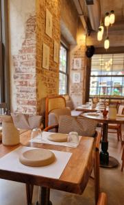 Greek Eatery KUZINA