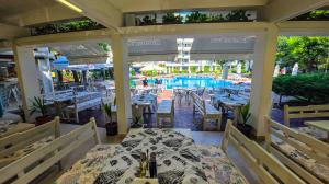 Pool Bar & Dinner EXCELSIOR