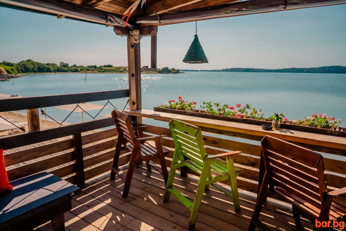 Surf School & Beach Bar SURF HOUSE Chernomorets