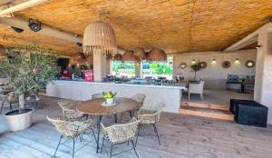MANIA Bar & Dinner 